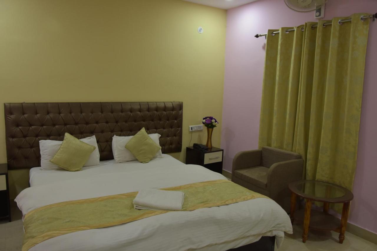 Hotel Sarweshwary Varanasi Exterior foto