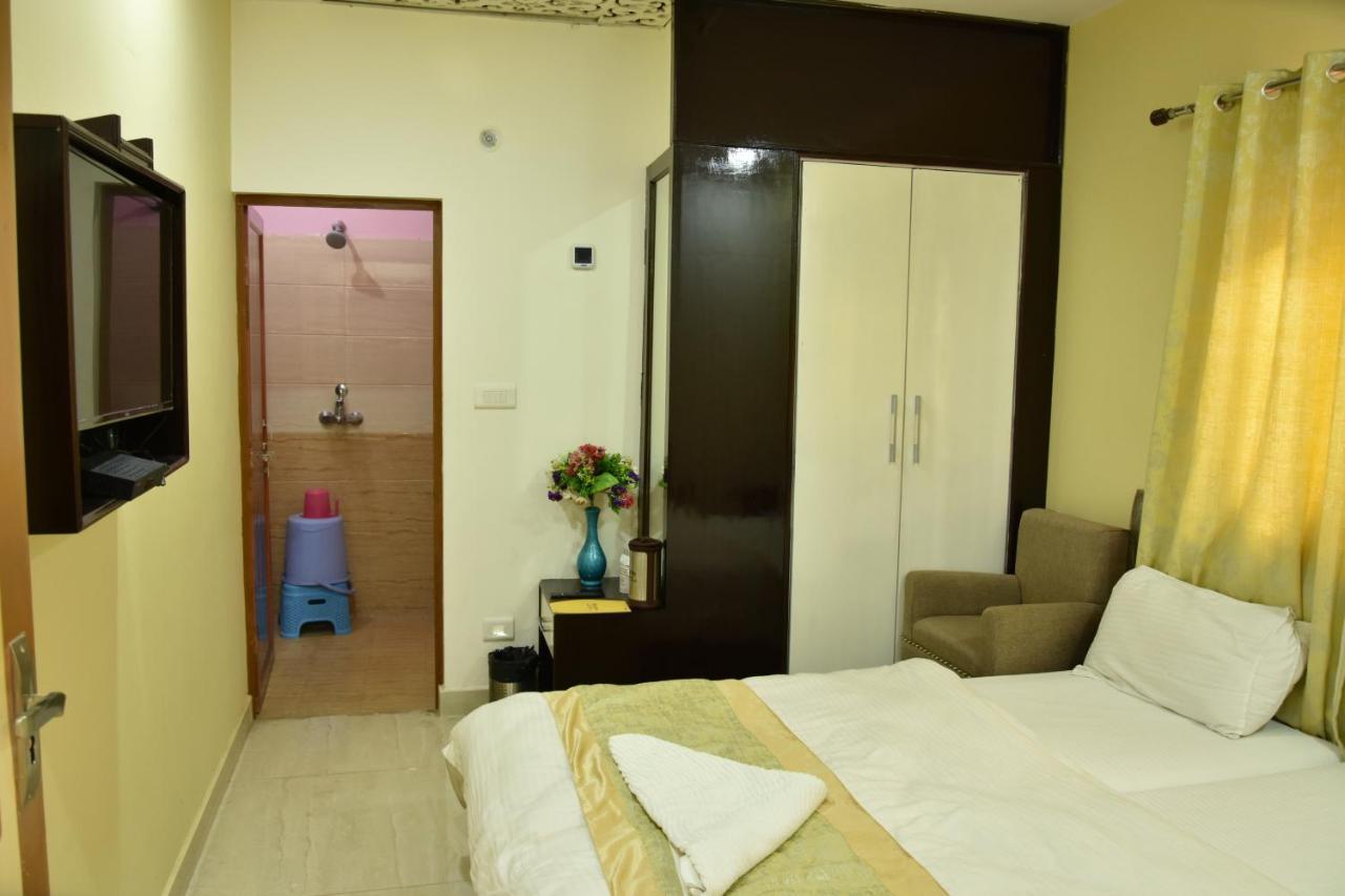 Hotel Sarweshwary Varanasi Exterior foto