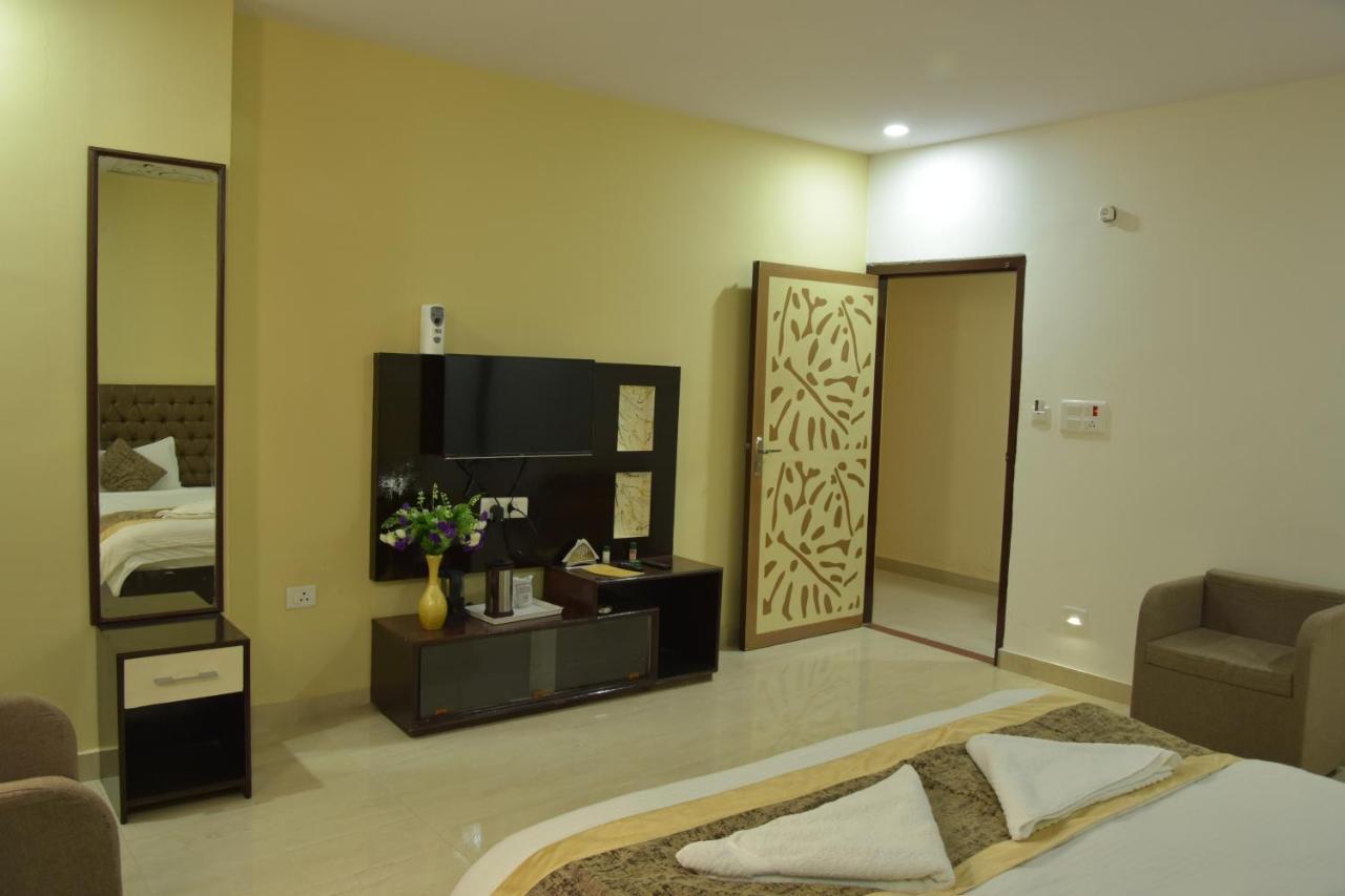 Hotel Sarweshwary Varanasi Exterior foto