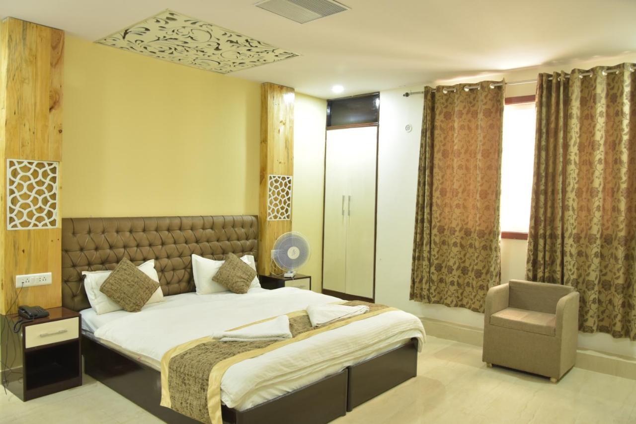 Hotel Sarweshwary Varanasi Exterior foto