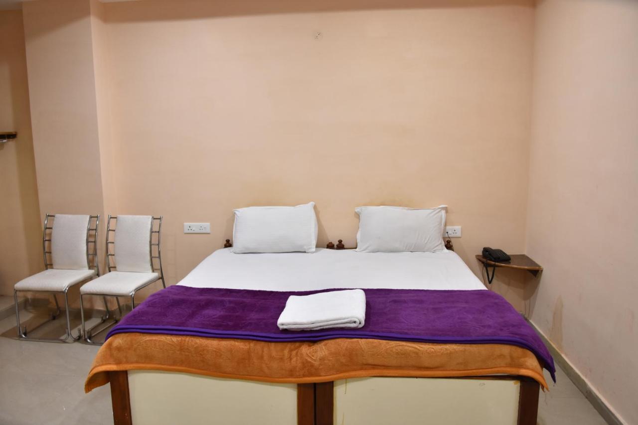Hotel Sarweshwary Varanasi Exterior foto