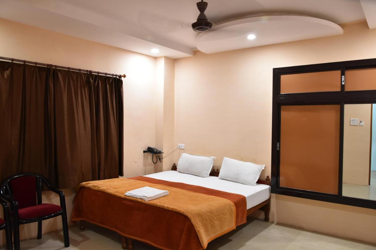 Hotel Sarweshwary Varanasi Exterior foto
